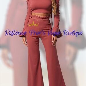 Brown Flare Pants with Stretchy Fabric and Sleek Silhouette